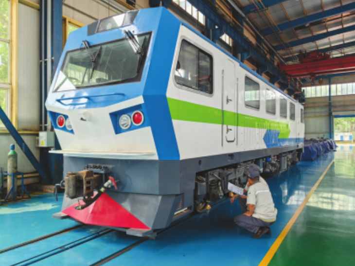 Self-developed! New Energy Shunting Locomotive for Urban Rail Transit Debuts(图1)