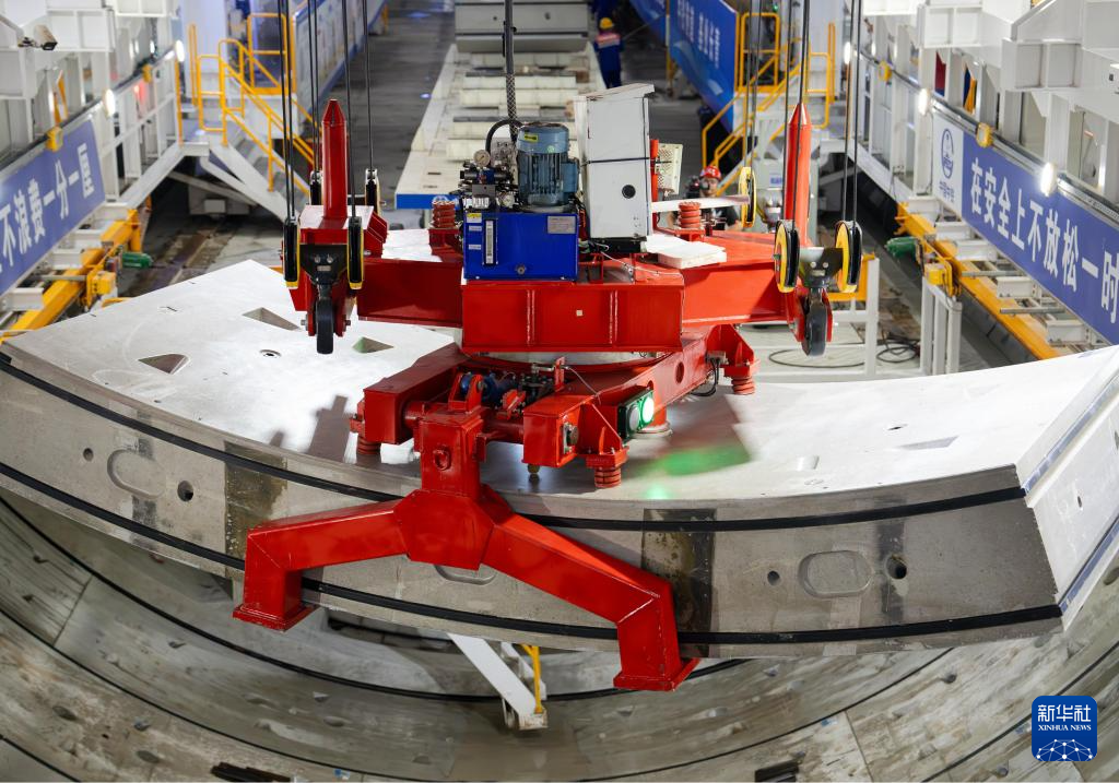 The worlds largest diameter high-speed rail shield machine "Pilot" tunneled more than 1,000 rings(图1)