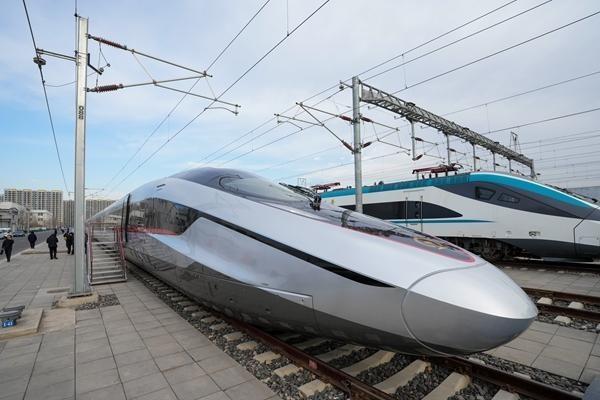 The CR450 high-speed train with a speed of 400 kilometers per hour has been released for operation i(图1)