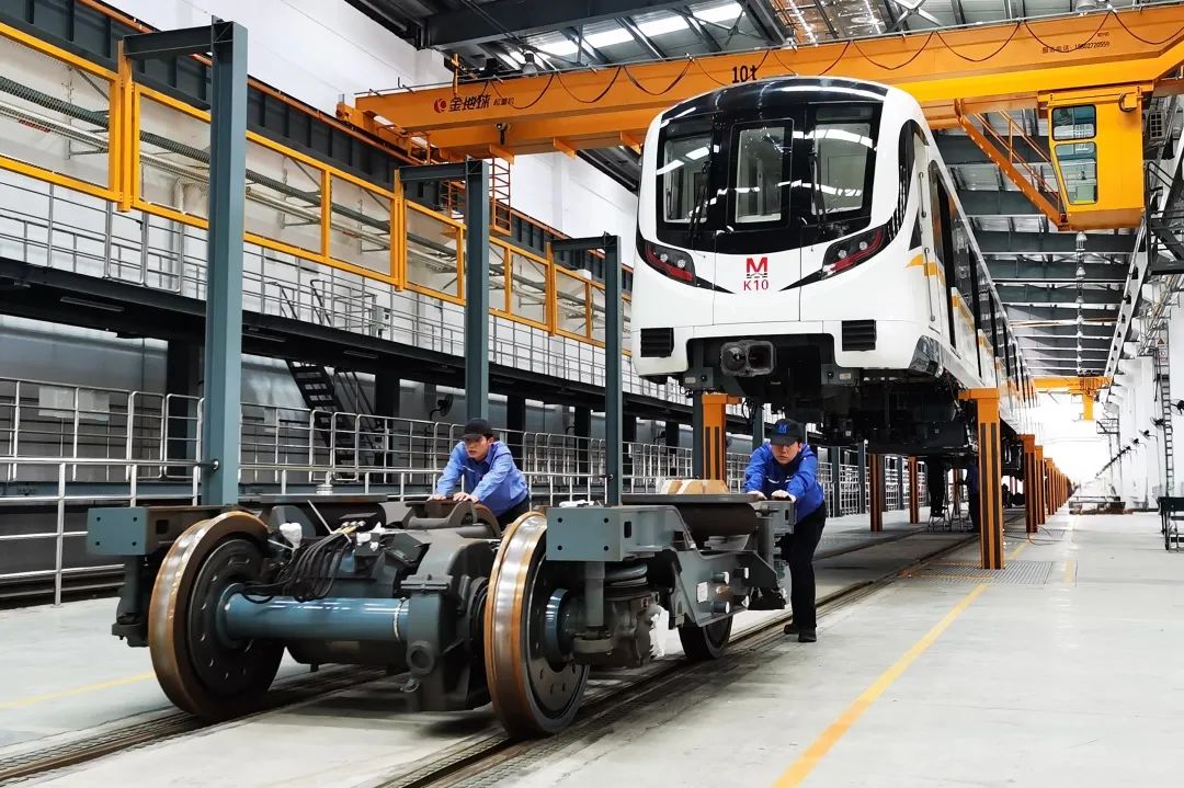 Wuhan Metro Vehicle Center Achieves Historic Breakthrough in Train Overhaul and Major Repairs(图1)